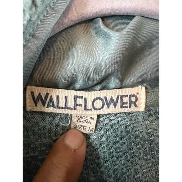 Wallflower Blue Fleece Pullover Sweater Size Medium - Picture 5 of 5